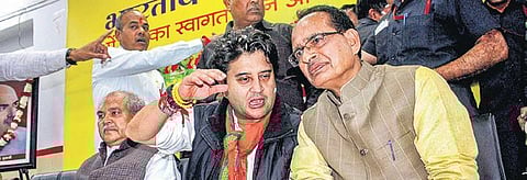 Jyotiraditya Scindia speaks with BJP leader Shivraj Singh Chouhan in Bhopal | PTI