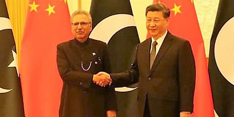 Pakistan President Arif Alvi (L) and Chinese President Xi Jinping. (Photo| Twitter/ @MoIB_Official)