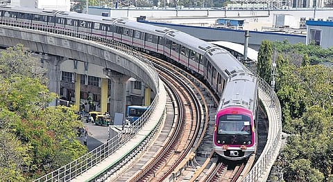 Suburban trains or semi-high-speed systems can cover the same distance in 60-75 minutes with speeds of 100-160 kmph and limited halts.