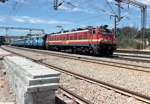 Shettar has his way, gets Hubballi-Ankola line cleared