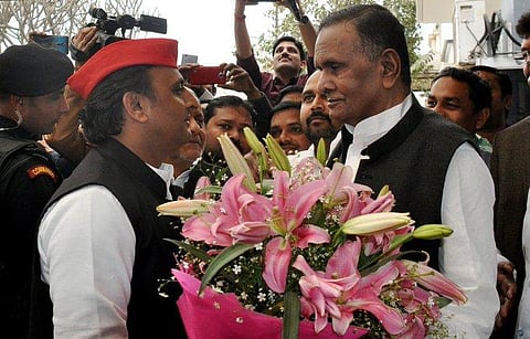 Akhilesh Yadav (left) with Beni Prasad Verma(Photo: Twitter/Akhilesh Yadav)
