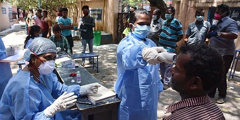 A team of medical experts examining the migrant labourers at a check-up camp at Egmore government school in Chennai. (Photo | R Satish Babu, EPS)