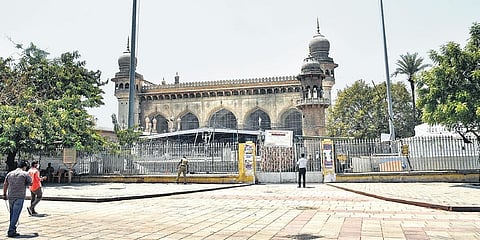 The area outside Mecca Masjid wears a deserted look on Friday| Vinay Madapu
