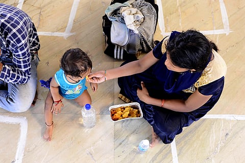 Migrant workers from Andhra Pradesh stranded at NH 16 Chennai-Srikakullam Highway. (Photo | Debadatta Mallick/EPS)