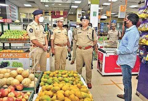CP Ch Dwaraka Tirumala Rao inspecting a supermarket in Vijayawada | Express