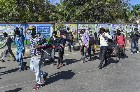 Migrants on their way back to the native places at Polytechnic Crossing during a nationwide lockdown in the wake of coronavirus pandemic in Lucknow Sunday March 29 2020. (Photo | PTI)
