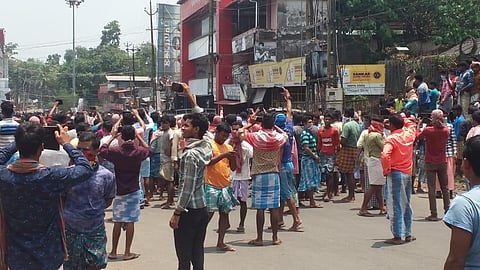 Migrant workers protesting at Payippad in Kottayam on Sunday demanding immediate arrangements to go back to their respective native places. (Photo | Shaji Vettippuram, EPS)