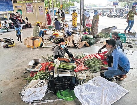 Vendors at work at Ukkadam Bus Stand | A raja Chidambaram