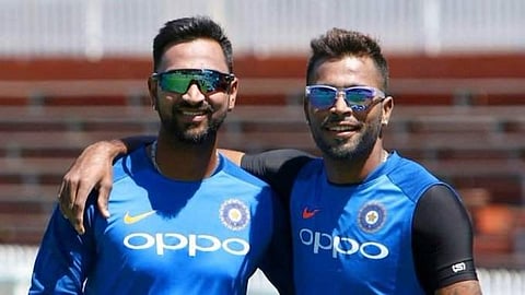 Krunal Pandya (L) and Hardik Pandya. (File photo| Twitter)
