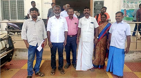 Activist Udayakumar (second left), along with petitioners | Special Arrangement