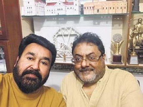 Mohanlal along with Pratap Pothen
