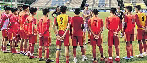 National team coach Igor Stimac (C) held a surprise training session for Indian Arrows players in Mumbai on Friday, ahead of their match against TRAU FC on March 8