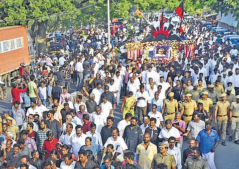 Political party leaders across the spectrum praised Anbazhagan for his simplicty; The procession moving on New Avadi road in Chennai on Saturday| D SAMPATH KUMAR