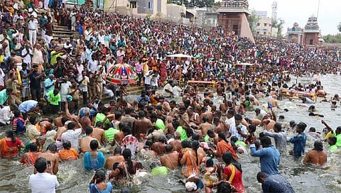 Thousands take holy dip in Mahamaham tank