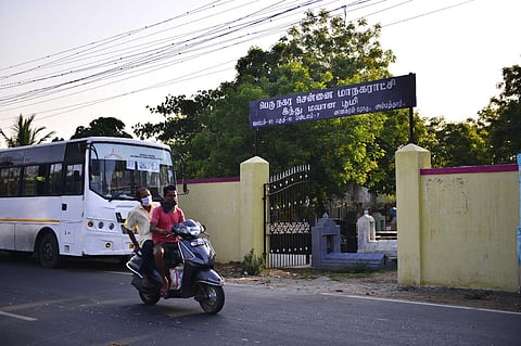The dead body of a doctor who died of COVID-19 moved out of Ambattur crematorium after protest from the locals at Ayapakkam Road in Chennai. (PHOTO | DEBADATTA MALLICK, EPS)