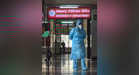 A doctor works at the isolation ward at MGMGH in Tiruchy. (Photo | M K Ashok Kumar, EPS)