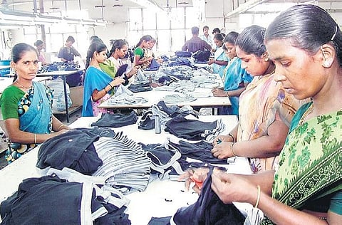 Workers at Tirupur's garment cluster. (Photo| EPS)
