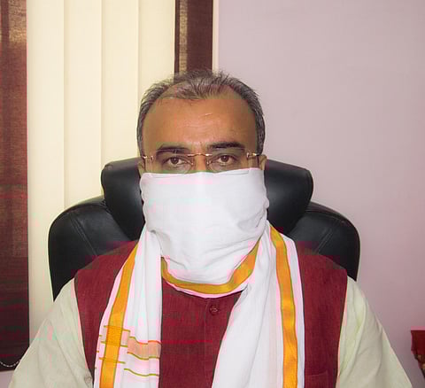 Bihar Health minister Mangal Pandey covering his face with a gamcha (Photo | EPS)