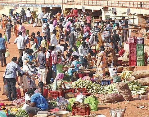 Ignoring the social distancing norm, people throng the rythu bazar at IGMC Stadium in Vijayawada. (Photo | P Ravindra Babu, EPS)