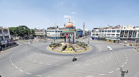A deserted KR Circle in Mysuru during the country-wide lockdown. (Photo | EPS)