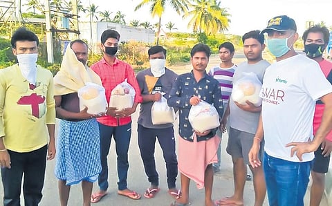 A group of residents from Begur distributes food kits consisting of wheat, rice, oil, vegetables, dal and sugar among migrant workers | EXPRESS