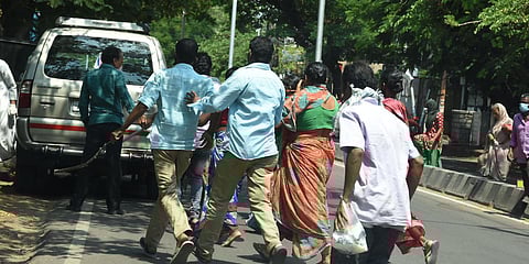 People run for food during COVID-19 lockdown in Hyderabad. (File photo| RVK Rao, EPS)