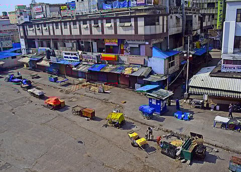 Visual of KR Market in Bengaluru amid COVID-19 lockdown in Karnataka capital. (Photo | Pandarinath B/EPS)