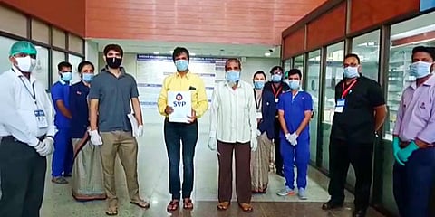 Jamalpur-Khadia MLA Imran Khedawala discharged from SVP hospital after he tested negative for coronavirus twice, in Ahmedabad. (photo| ANI)