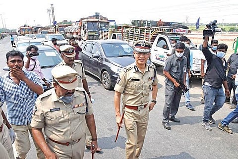 DGP Gautam Sawang at Garikapdu checkpost on AP-TS border on Friday (Photo | EPS)