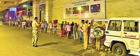 Migrant labourers lining up for food being distributed by city police in Kochi | Albin Mathew