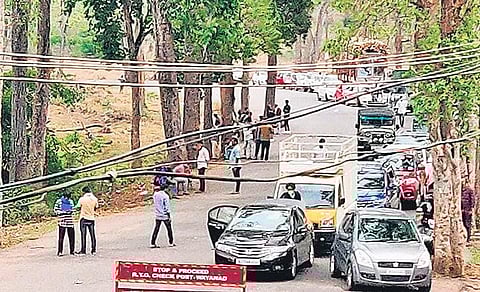 Malayalis from various parts of Karnataka stranded at the checkposts. (File | EPS)