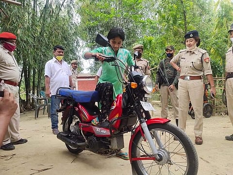 Janmoni Gogoi receives the moped from the cops (Photo| EPS)