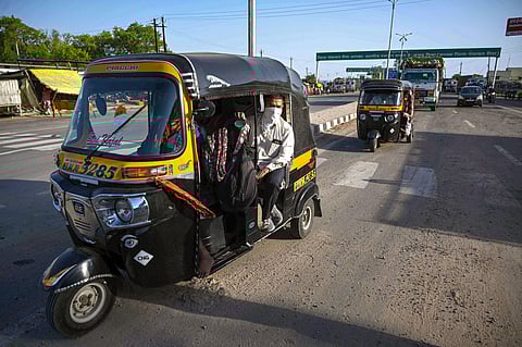 Union sources in Mumbai pegged the number of 'kaali peeli' taxis (traditional black & while taxis) and autos leaving the metropolis at around 1,000 and 5,000, respectively. (Photo | PTI)