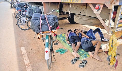 Workers cycling home to UP take a nap under a truck in Chennai | DEBADATTA MALLICK