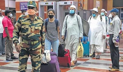 Passengers of Shramik Express from Delhi walking out of Tiruchirapalli railway junction on Monday | MK Ashok Kumar