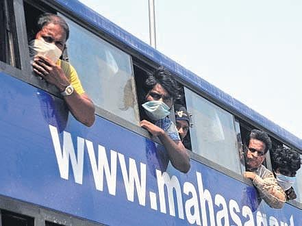 Andhra Pradesh fishermen who got stuck in Gujarat, reach Vijayawada on Friday on their way back home (Photo | Prasant Madugula, EPS)