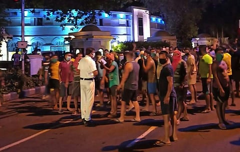 The group of 500 odd constables assembled in front of the gate of the PTS and started agitating.