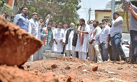 TPCC chief Uttam Kumar Reddy and other Congress leaders inspect Osmania University’s land at DD Colony in Hyderabad on Sunday | S Senbagapandiyan
