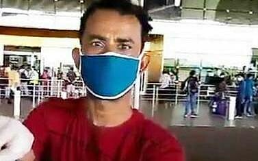 Sona Mollah's friend Farid at Mumbai airport on May 25, the day the flights to Kolkata were cancelled (Photo| EPS)