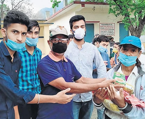 Hemant Gauniya is busy helping the needy during the lockdown. (Photo | EPS)