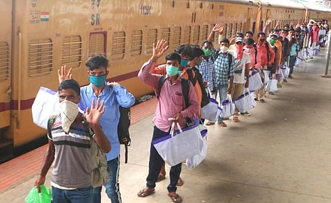 MIgrant workers bid adieu before boarding the special train to Jharkhand (Photo |EPS/TP Sooraj)