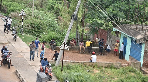 A closed liquor shop near Fulnakhara in Cuttack district during lockdown on Monday. (Photo | EPS)