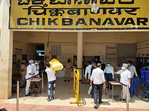 Passengers heading to board a Shramik Special train leaving for Jaipur from Chikkabanavar railway station