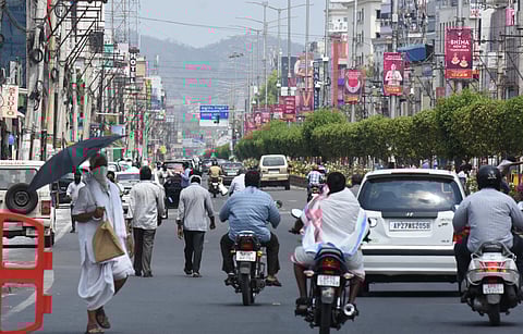 Public came out as normal days during lockdown at MG road in Vijayawada on Monday. (Photo | EPS/P Ravindra Babu)