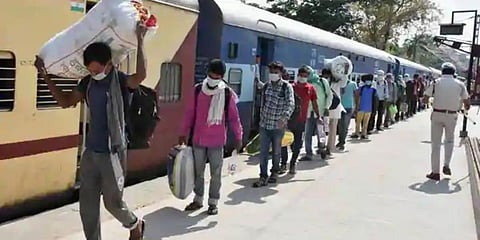 Migrants arrive to board the special trains (Photo | PTI) | Image for representational purpose only