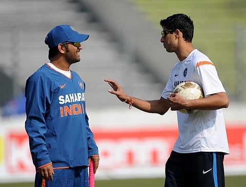 Mahendra Singh Dhoni (L) shares a light moment with Ashish Nehra. (Photo | AFP)