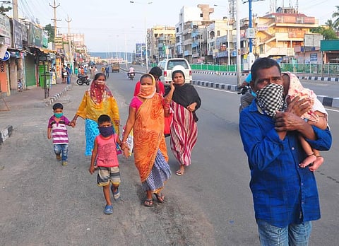 People from Venkatapuram and other nearby villages affected by gas leak from LG polymers being shifted to hospitals in Visakhapatnam on Thursday. (Photo | G Satyanarayana, EPS)