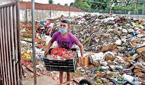 The huge garbage pile at Varapuzha market , A Sanesh