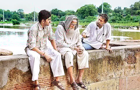 A still from Gulabo Sitabo