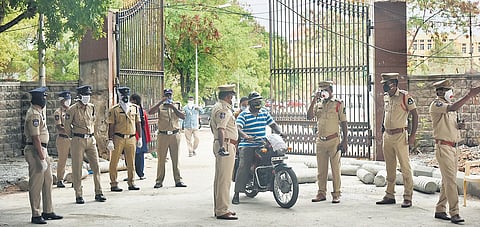 Police personnel deployed at the Gandhi Hospital in Hyderabad where junior doctors are protesting, on Thursday | vinay madapu
